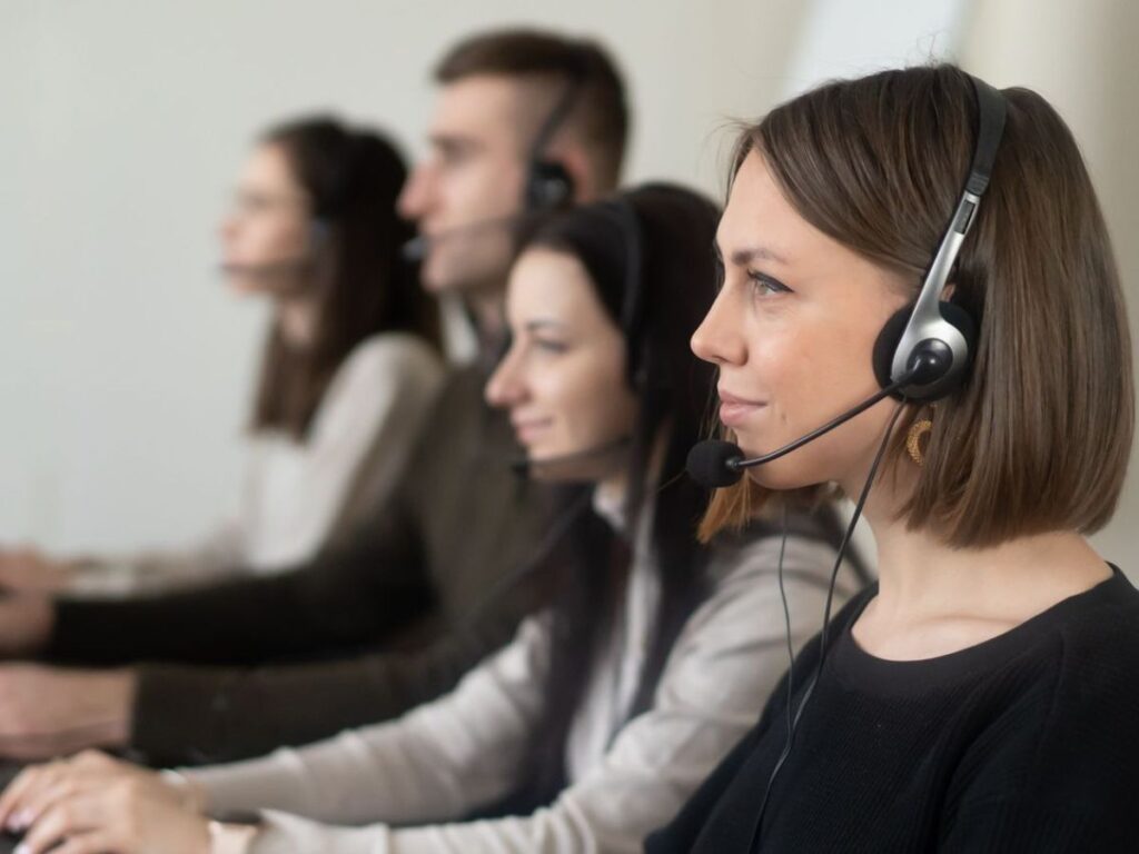 advantages of outsourcing customer service